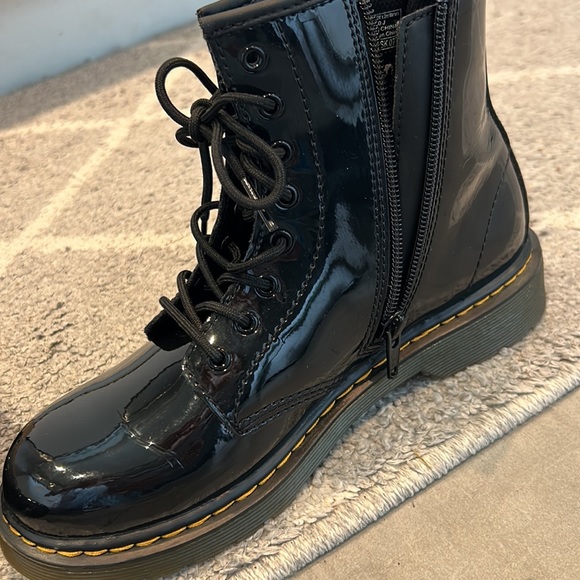 Doc Martins Patent leather size youth 4 - Picture 6 of 12